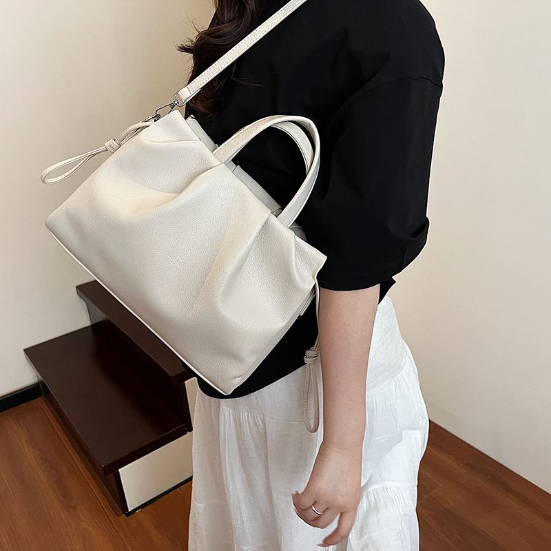 PU Leather Stylish Pleated Sli - огляд і ціна Leatherwork Workshop