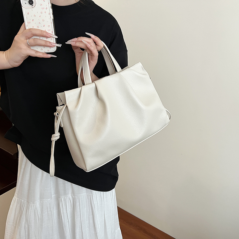 PU Leather Stylish Pleated Sli - огляд і ціна Leatherwork Workshop